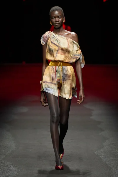 Look 25